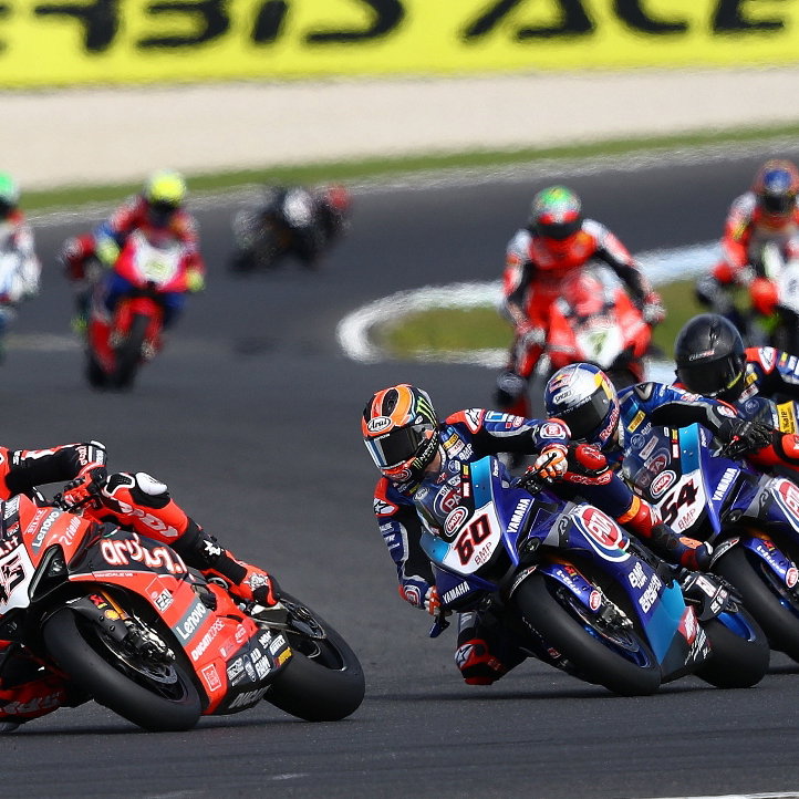 Acott Redding leads at the start of the 2020 WorldSBK round at Phillip Island